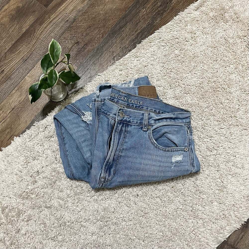 American Eagle Size 12 Medium Wash Distressed Cropped High-Rise Mom Jeans